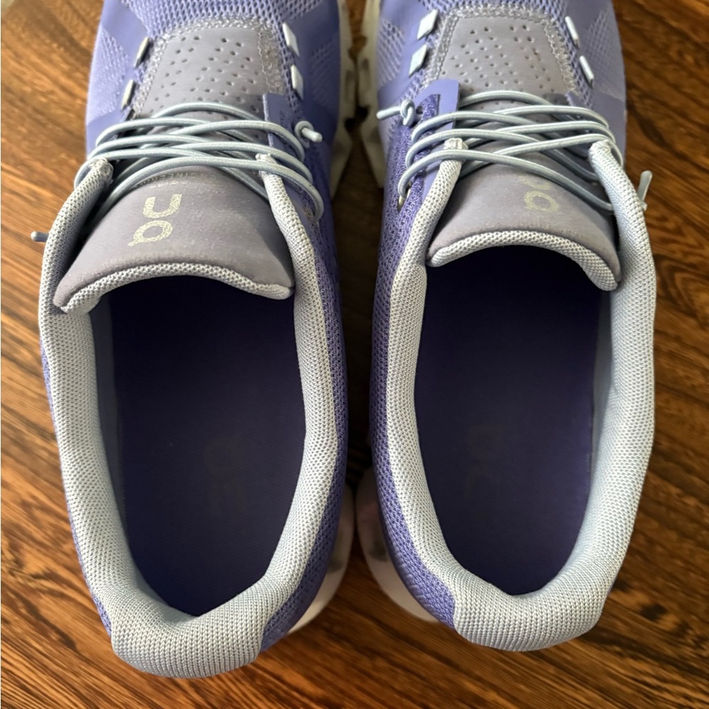 On Running Cloud 5 Sneakers in Blueberry and Feather - Picture 4 of 10